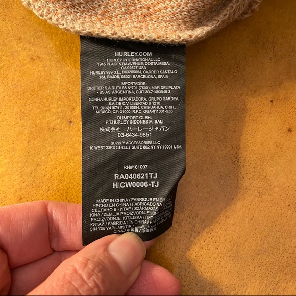 NWT Hurley Leopard Print Vermont Pom Pom Beanie Hat Cheetah Animal Winter Warm - Picture 4 of 5